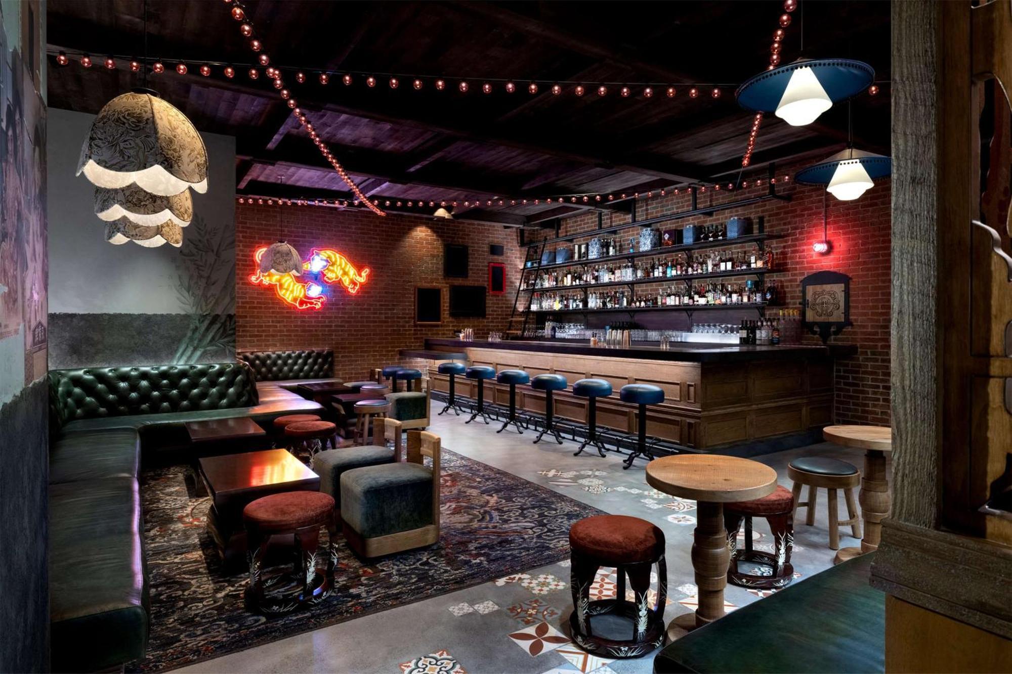 Conrad Las Vegas At Resorts World Eksteriør billede The interior of the bar