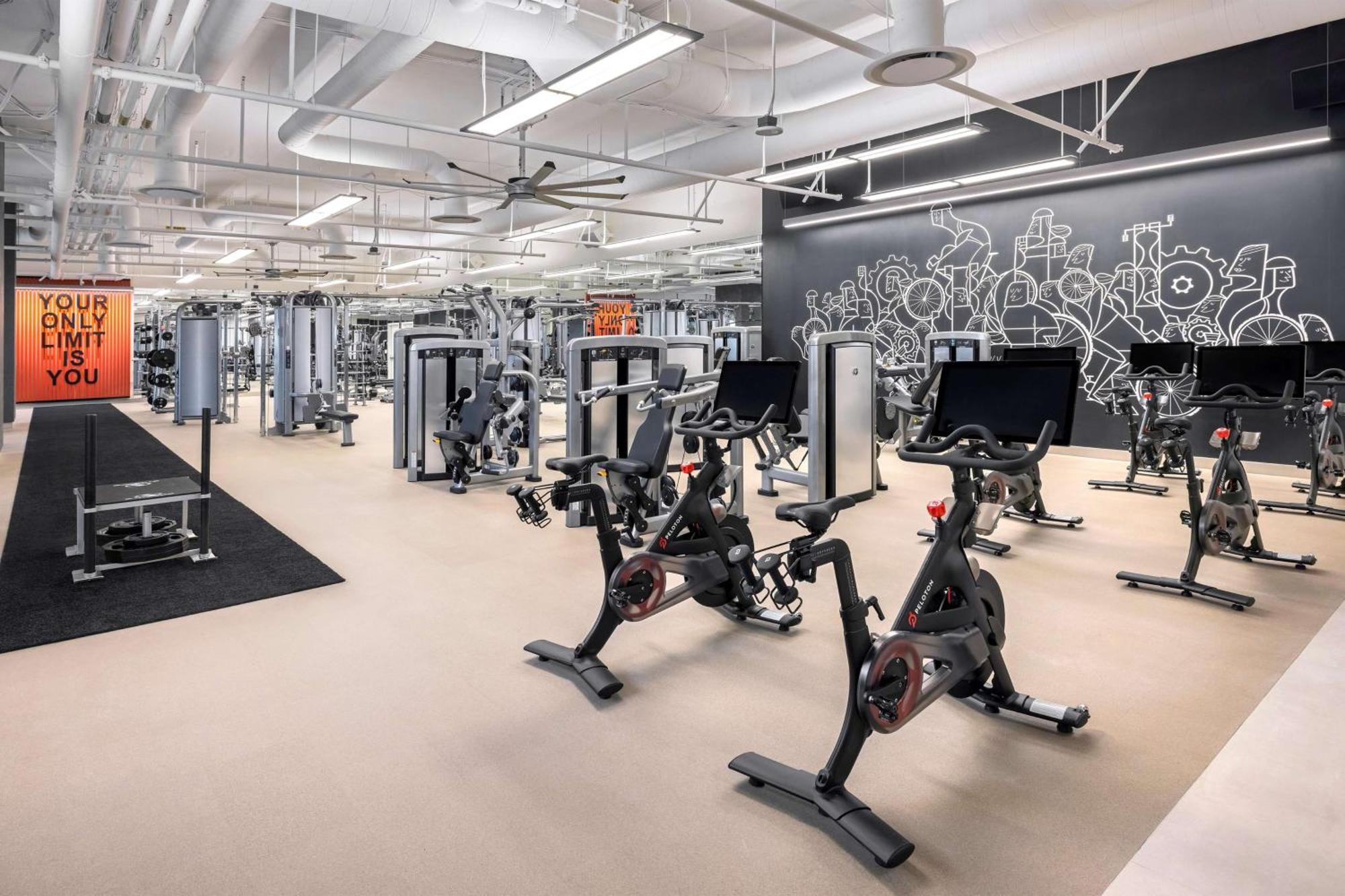 Conrad Las Vegas At Resorts World Eksteriør billede The gym at the 2018 London Marathon