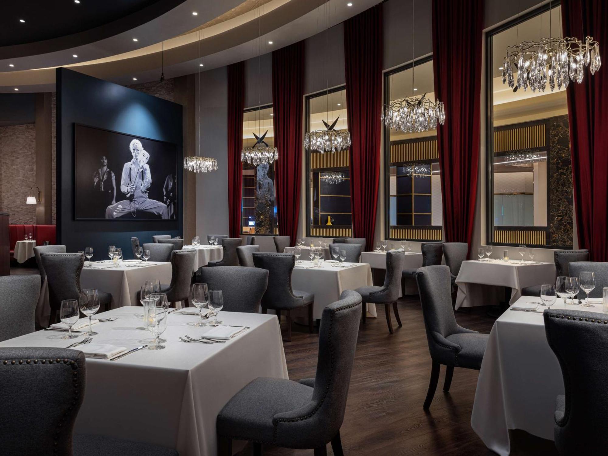 Conrad Las Vegas At Resorts World Eksteriør billede The interior of the restaurant