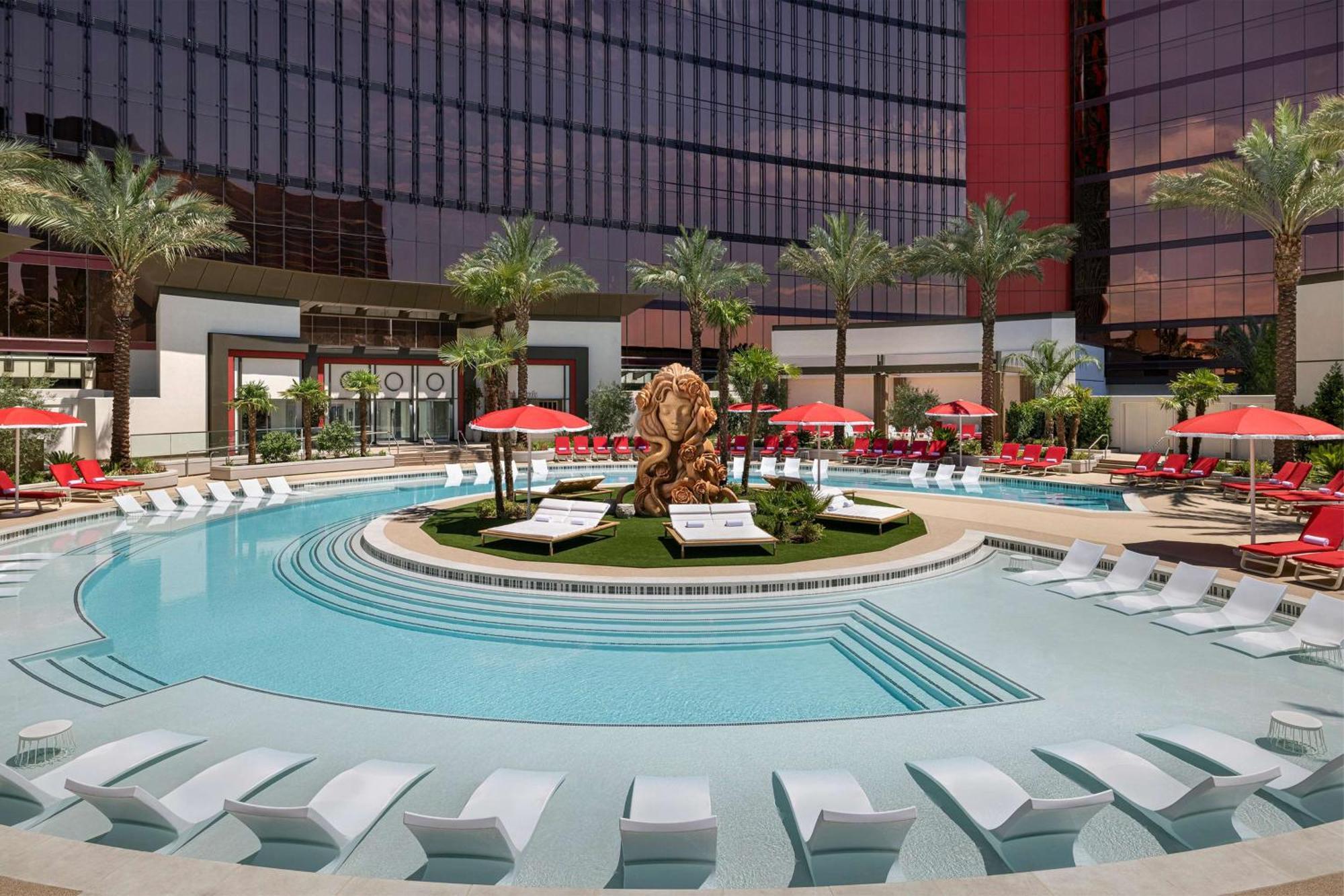 Conrad Las Vegas At Resorts World Eksteriør billede The pool at the Wynn