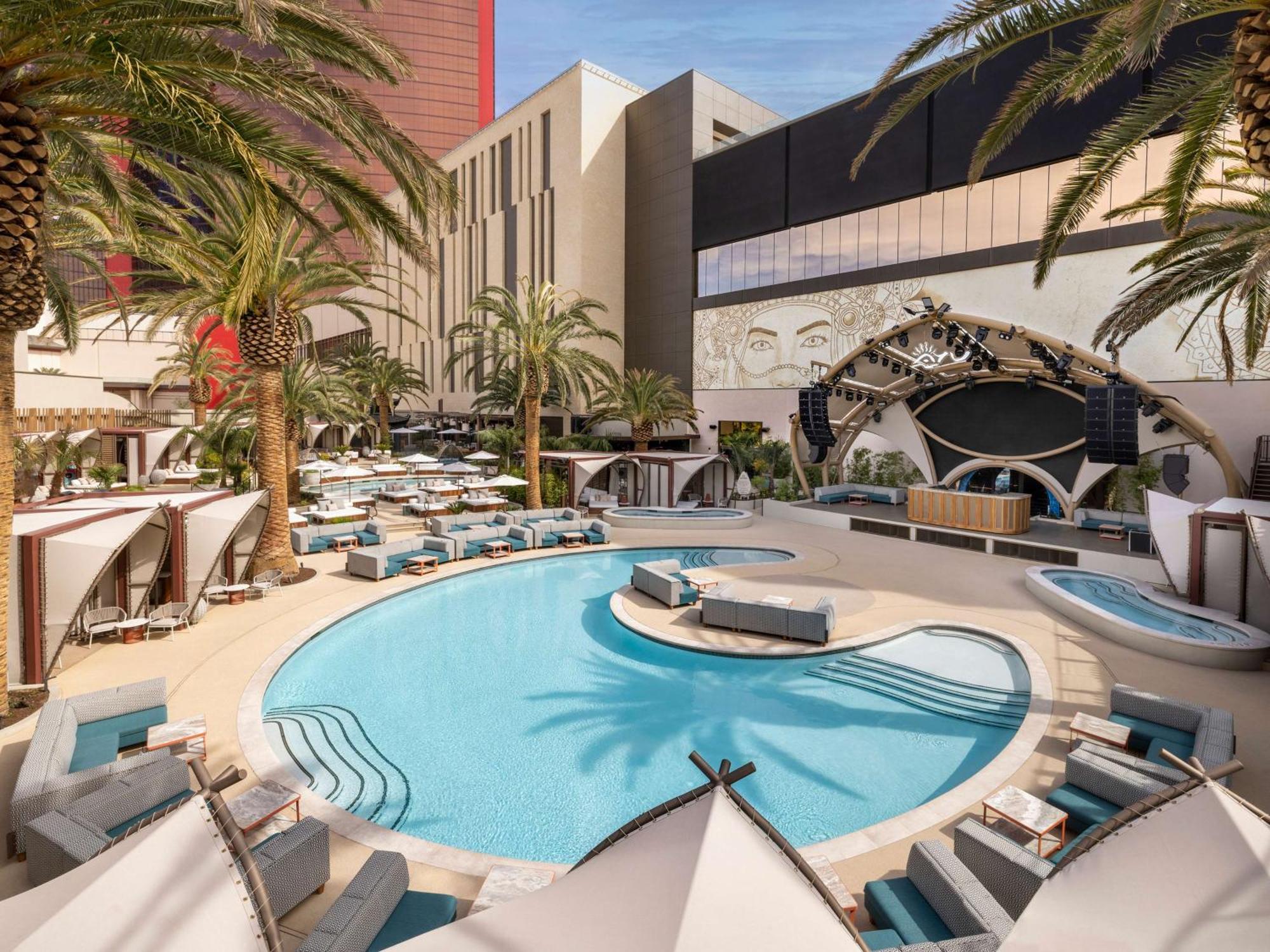 Conrad Las Vegas At Resorts World Eksteriør billede The pool at the Wynn